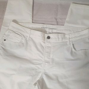 NWOT Old Navy Rockstar white jeans